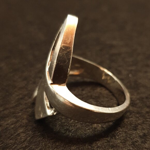 One-of-a-Kind Vintage Canadian Sterling Silver Ribbon Abstract Modernist Ring - Picture 7 of 13